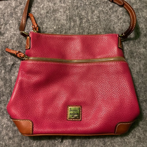 Dooney & Bourke Handbags - DOONEY & BOURKE CROSSBODY BAG